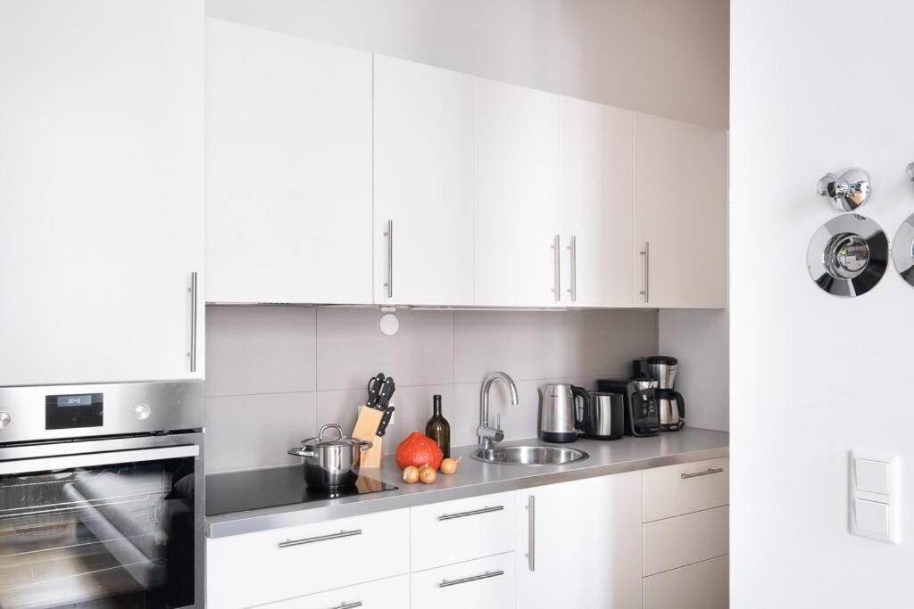 Sc 05 By Rockchair Apartments L Superhost Status L 2 Bedrooms Boxspringbeds Balcony Elevator - Cozy Family & Business Flair Welcomes You! เบอร์ลิน ภายนอก รูปภาพ
