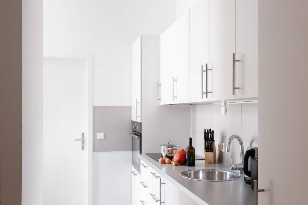 Sc 05 By Rockchair Apartments L Superhost Status L 2 Bedrooms Boxspringbeds Balcony Elevator - Cozy Family & Business Flair Welcomes You! เบอร์ลิน ภายนอก รูปภาพ