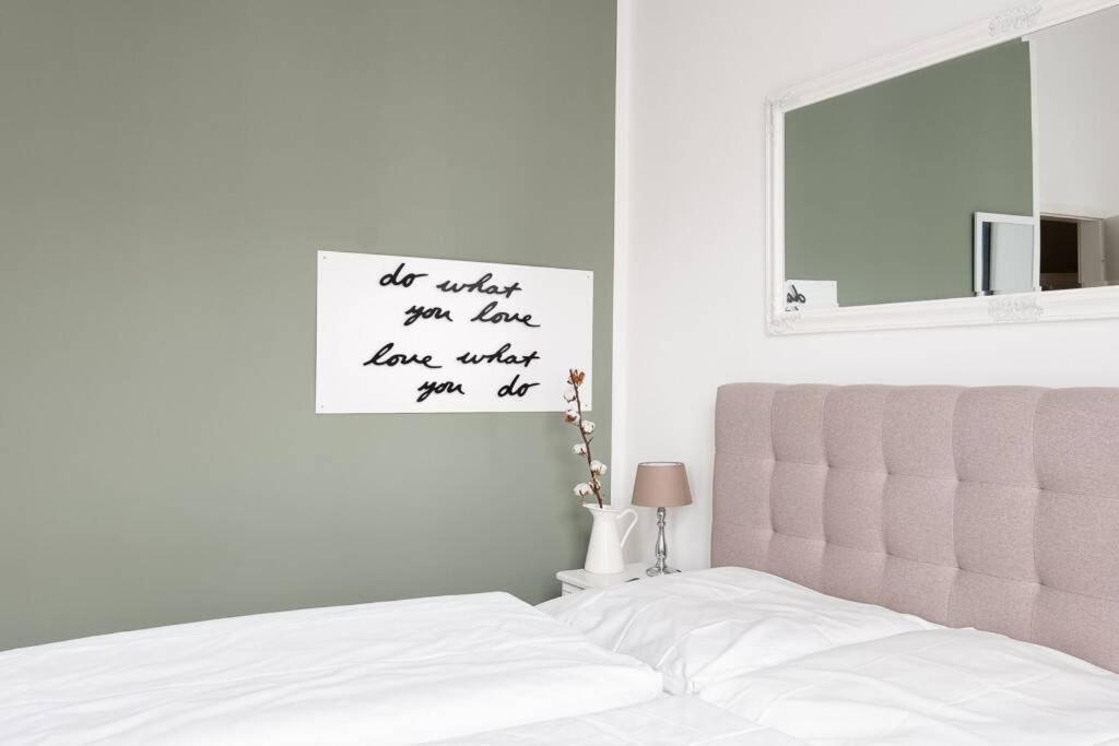 Sc 05 By Rockchair Apartments L Superhost Status L 2 Bedrooms Boxspringbeds Balcony Elevator - Cozy Family & Business Flair Welcomes You! เบอร์ลิน ภายนอก รูปภาพ